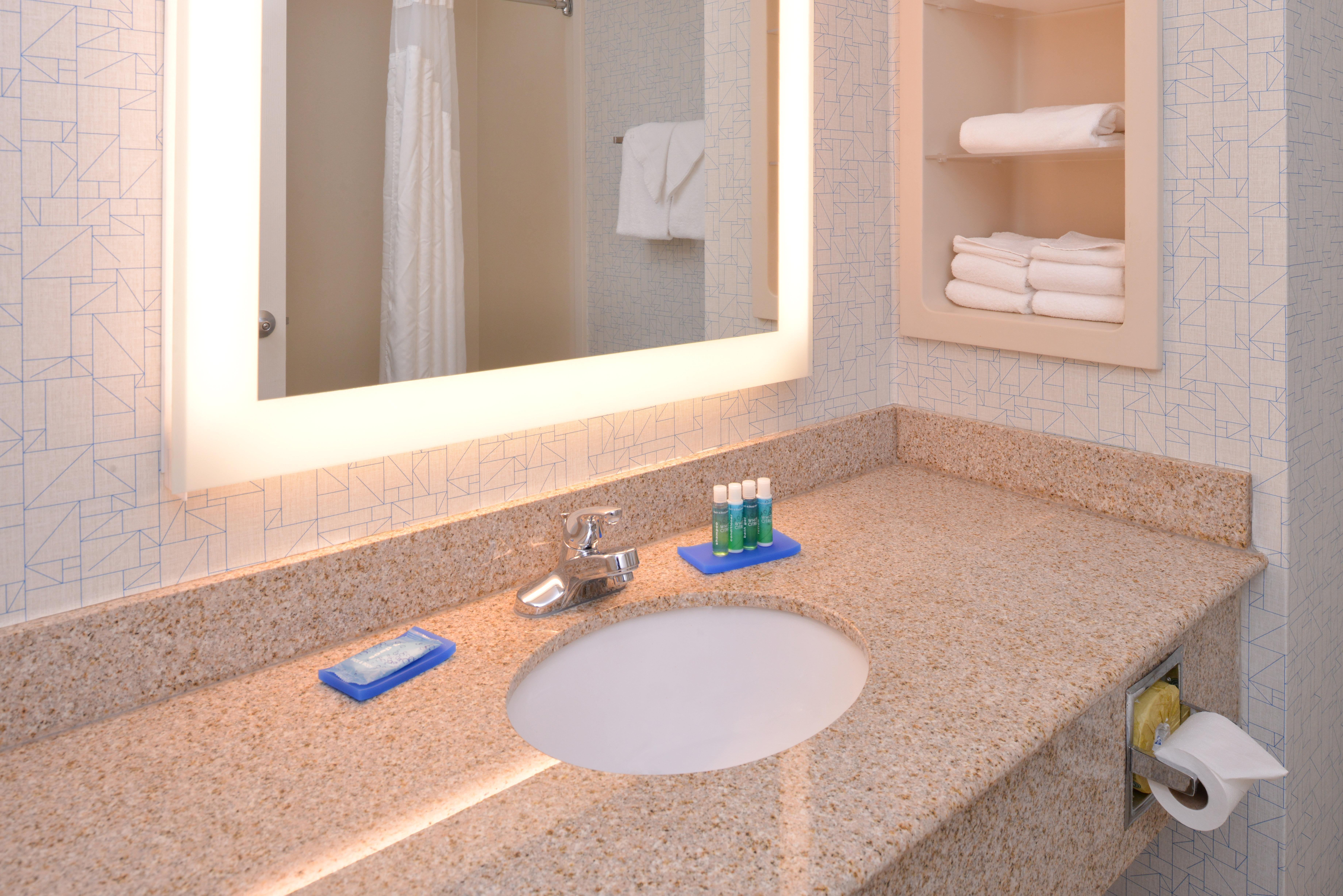 Holiday Inn Express Mineral Wells By Ihg Parkersburg Esterno foto