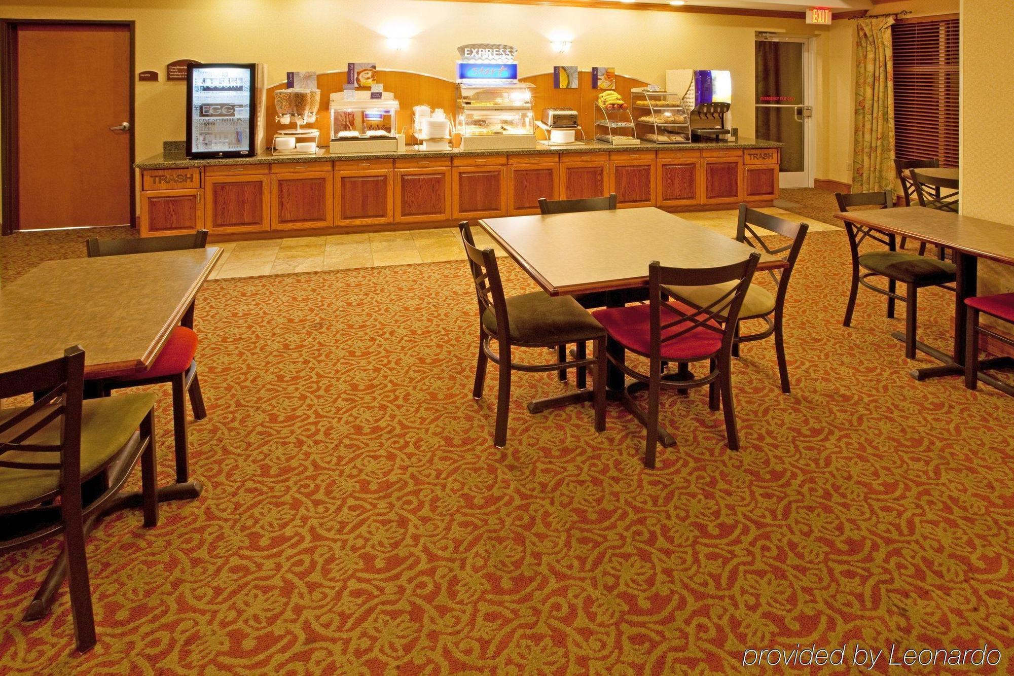 Holiday Inn Express Mineral Wells By Ihg Parkersburg Esterno foto
