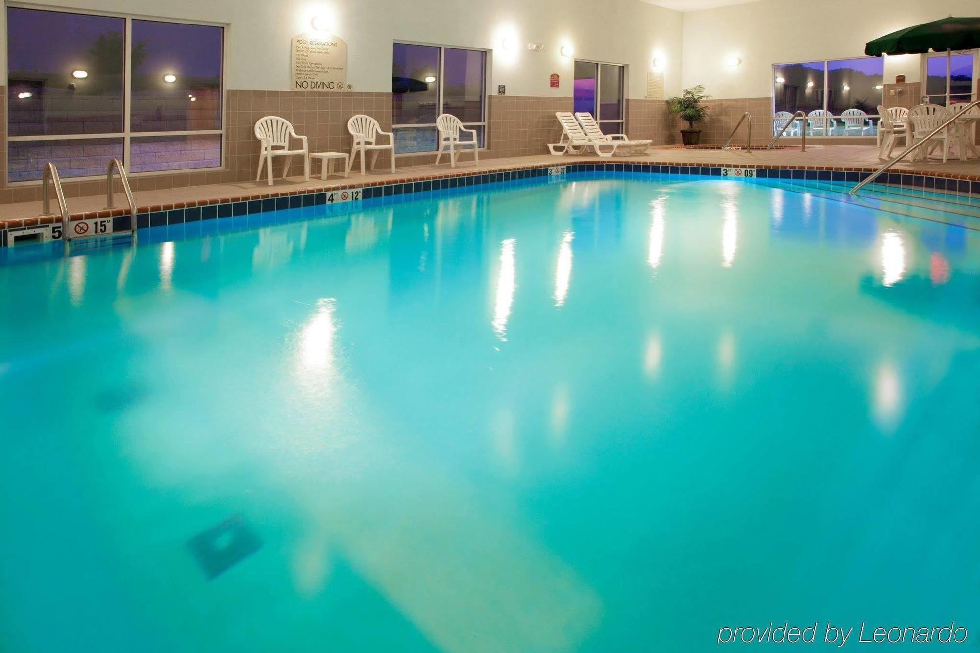Holiday Inn Express Mineral Wells By Ihg Parkersburg Esterno foto