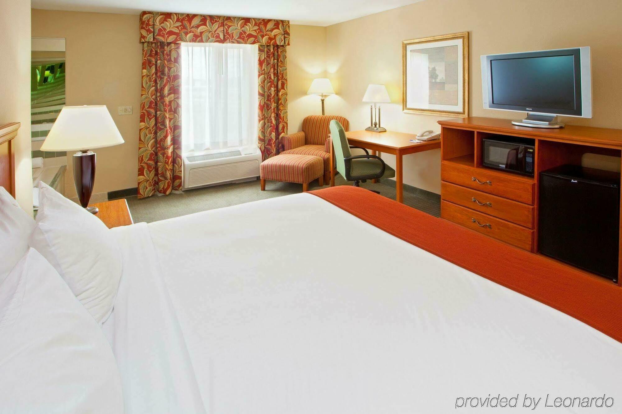 Holiday Inn Express Mineral Wells By Ihg Parkersburg Esterno foto