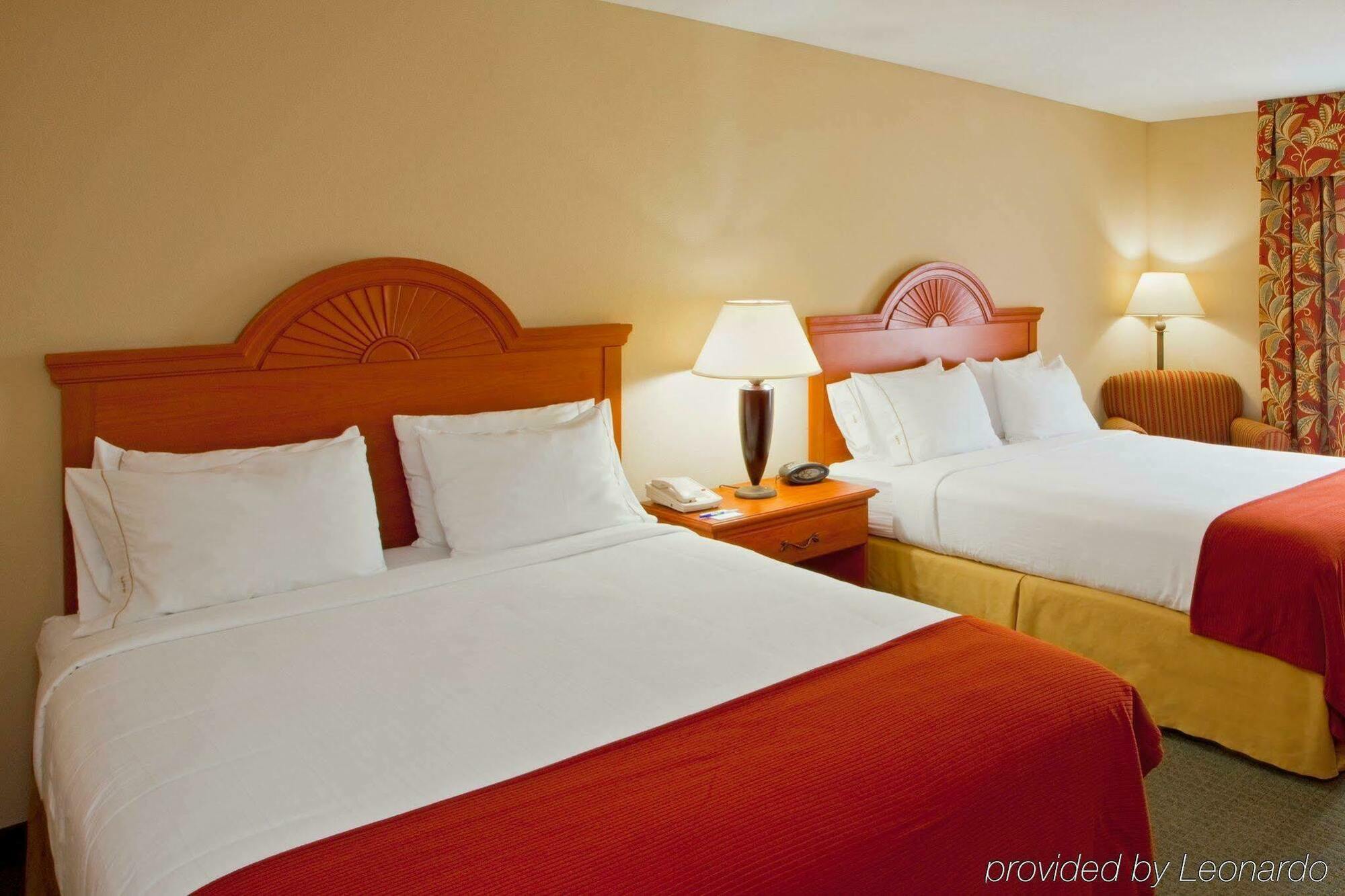 Holiday Inn Express Mineral Wells By Ihg Parkersburg Esterno foto