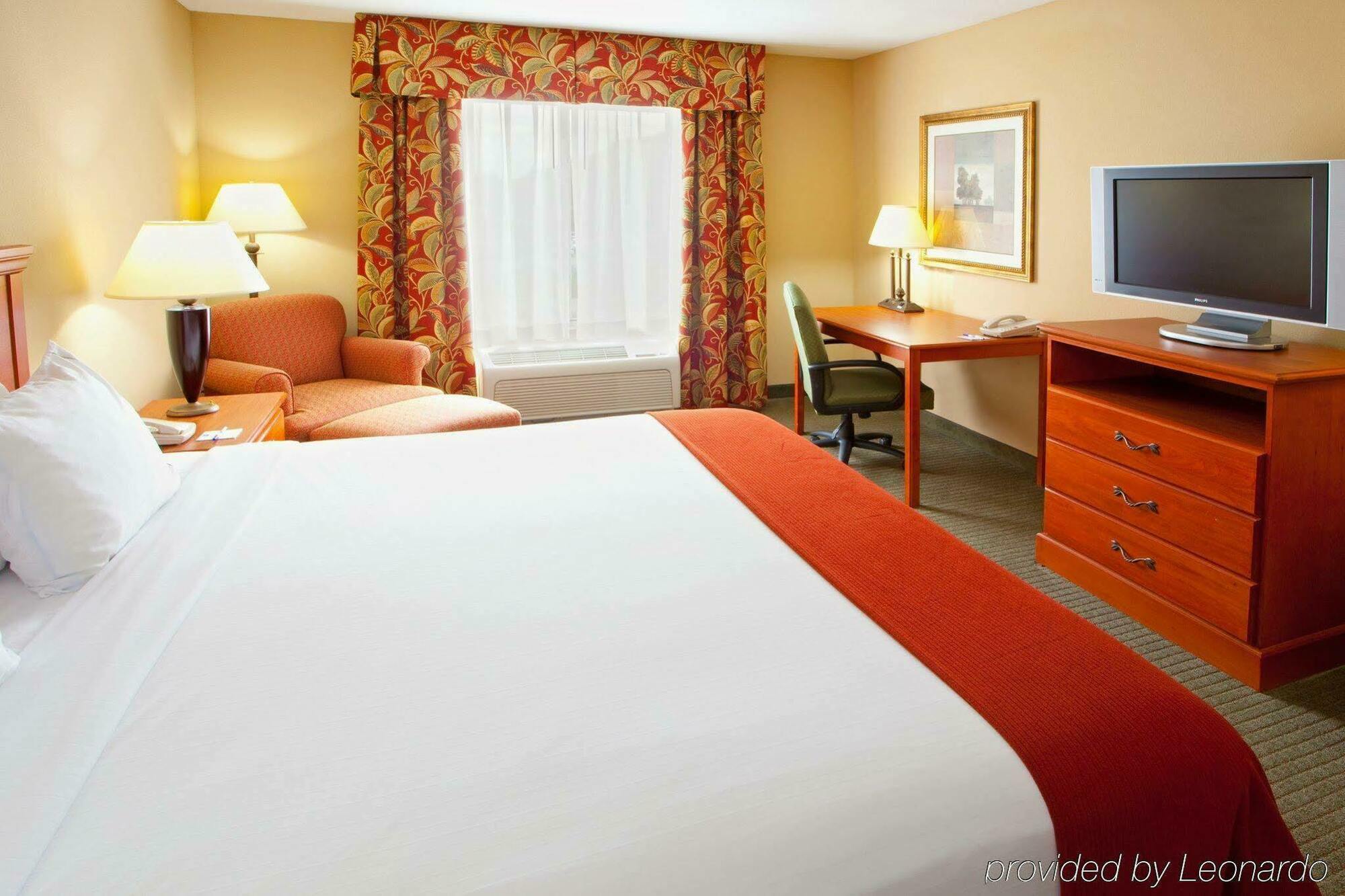 Holiday Inn Express Mineral Wells By Ihg Parkersburg Esterno foto