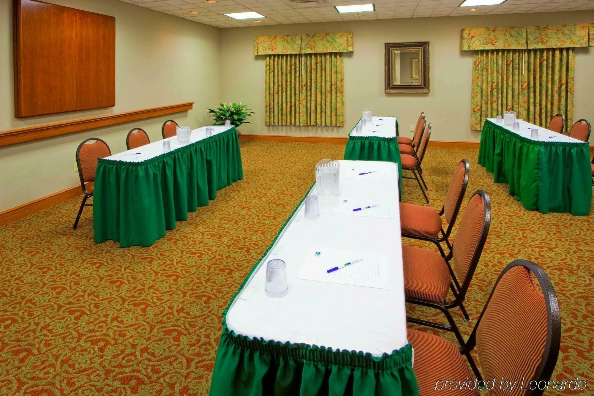 Holiday Inn Express Mineral Wells By Ihg Parkersburg Esterno foto